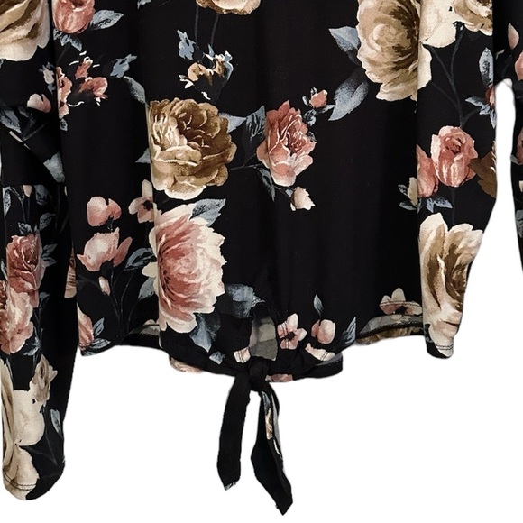 Floral Print Black Long Sleeve Top w/Tie Front open Cross Back Detail Sz. Medium - Picture 5 of 5